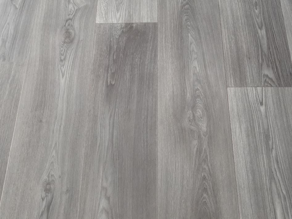 PVC in Holz-Optik mit markanter Fuge