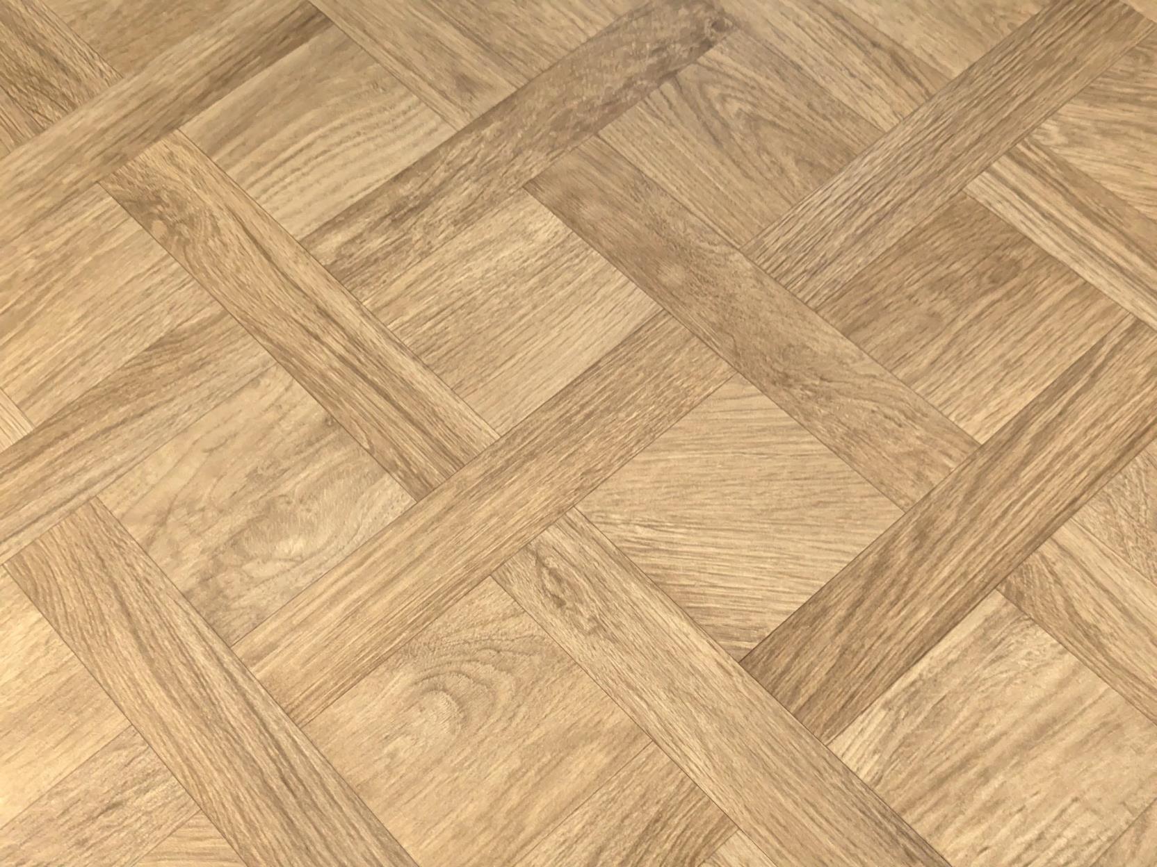 PVC Bodenbelag in geflochtener Holz Art