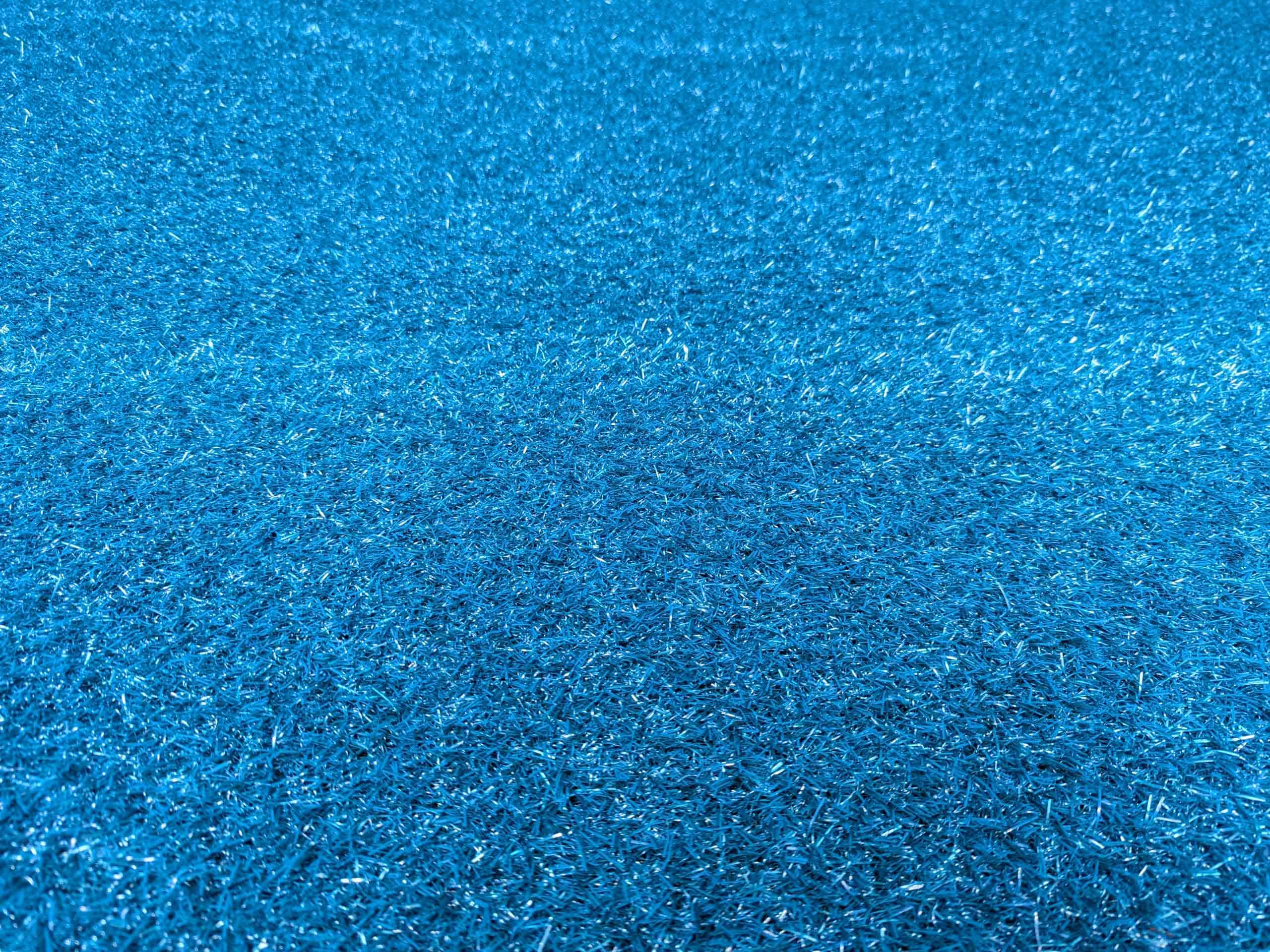 Hoher Kunstrasen Super Modern | Outdoor-Rasenteppich in Schwarz & Blau