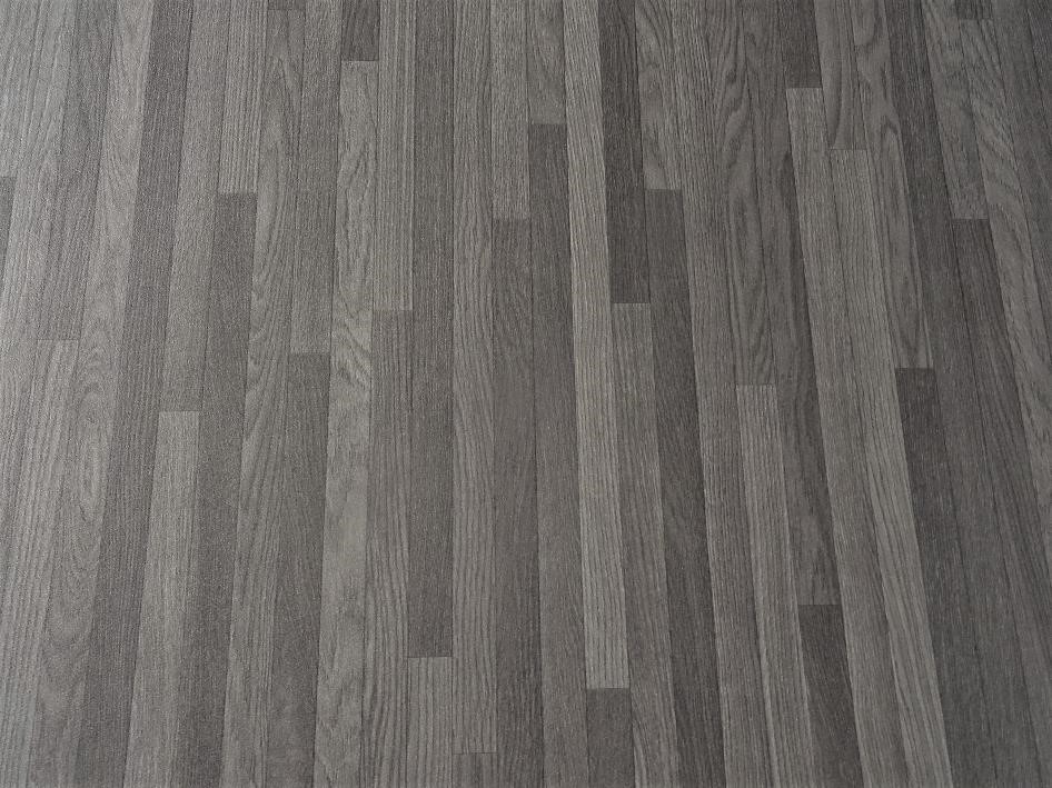 PVC in grauer, schmaler Holz-Optik 3