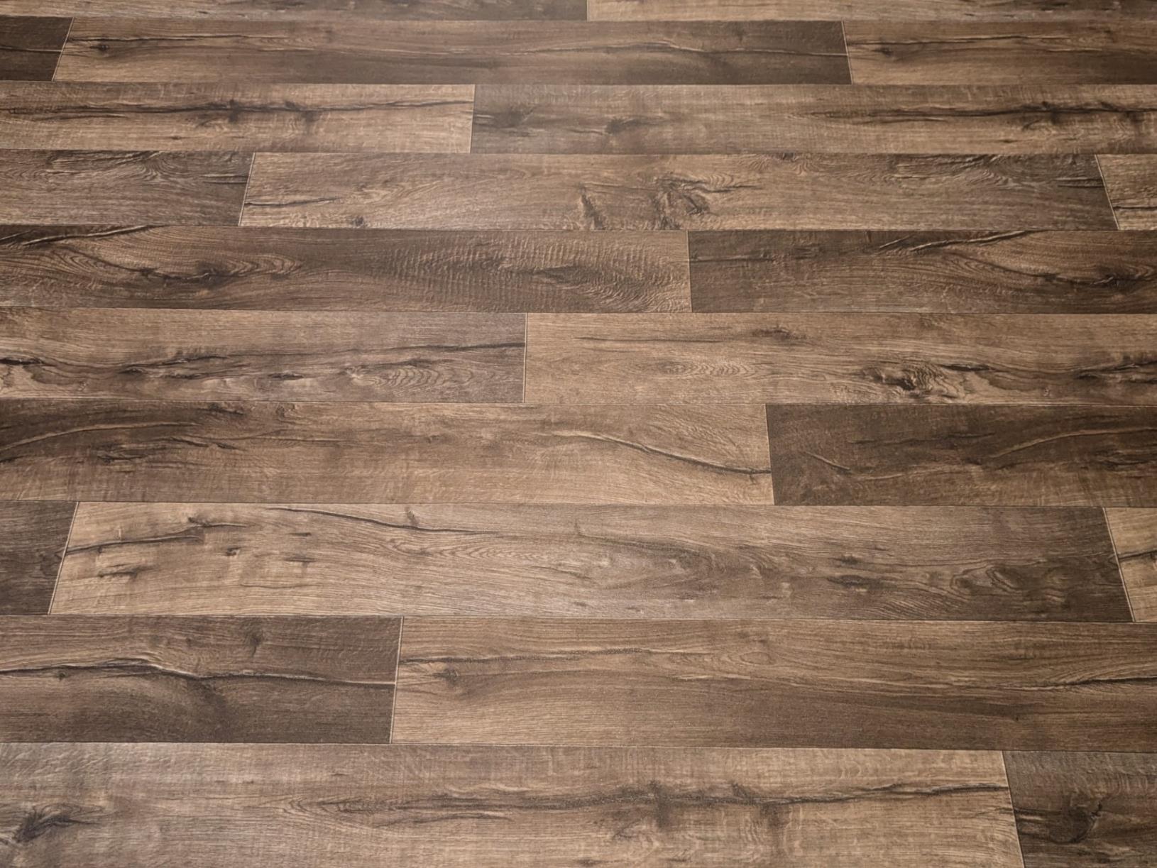 PVC Bodenbelag Vinylboden in kontrastreicher Holz Optik