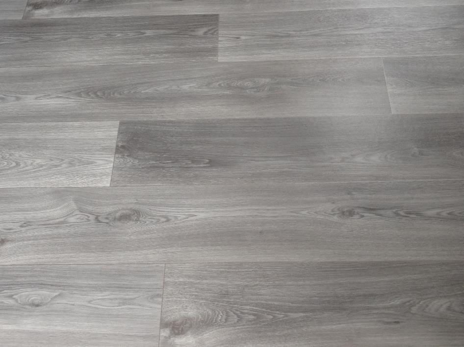 PVC in Holz-Optik mit markanter Fuge 3