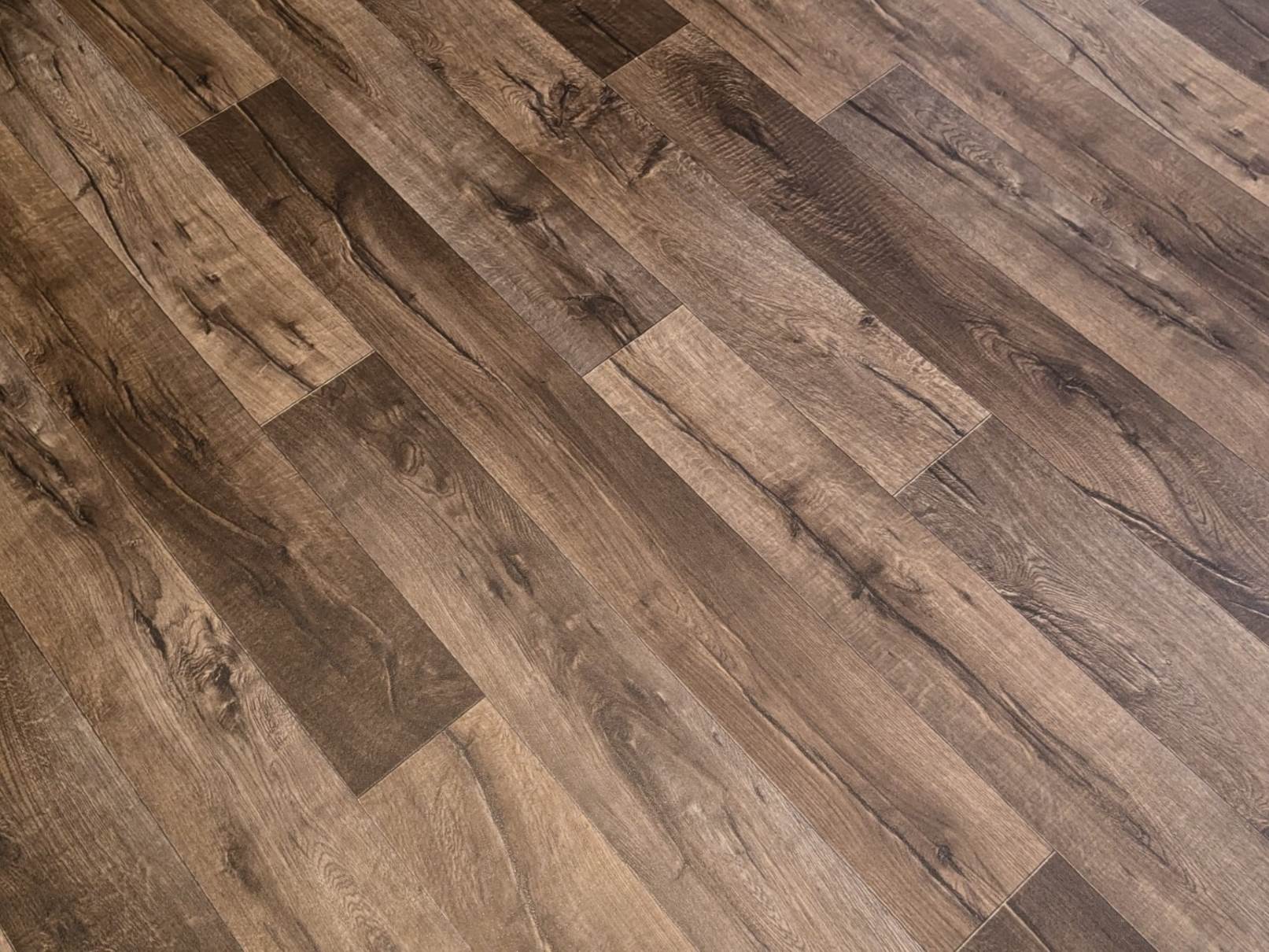 PVC Bodenbelag Vinylboden in kontrastreicher Holz Optik