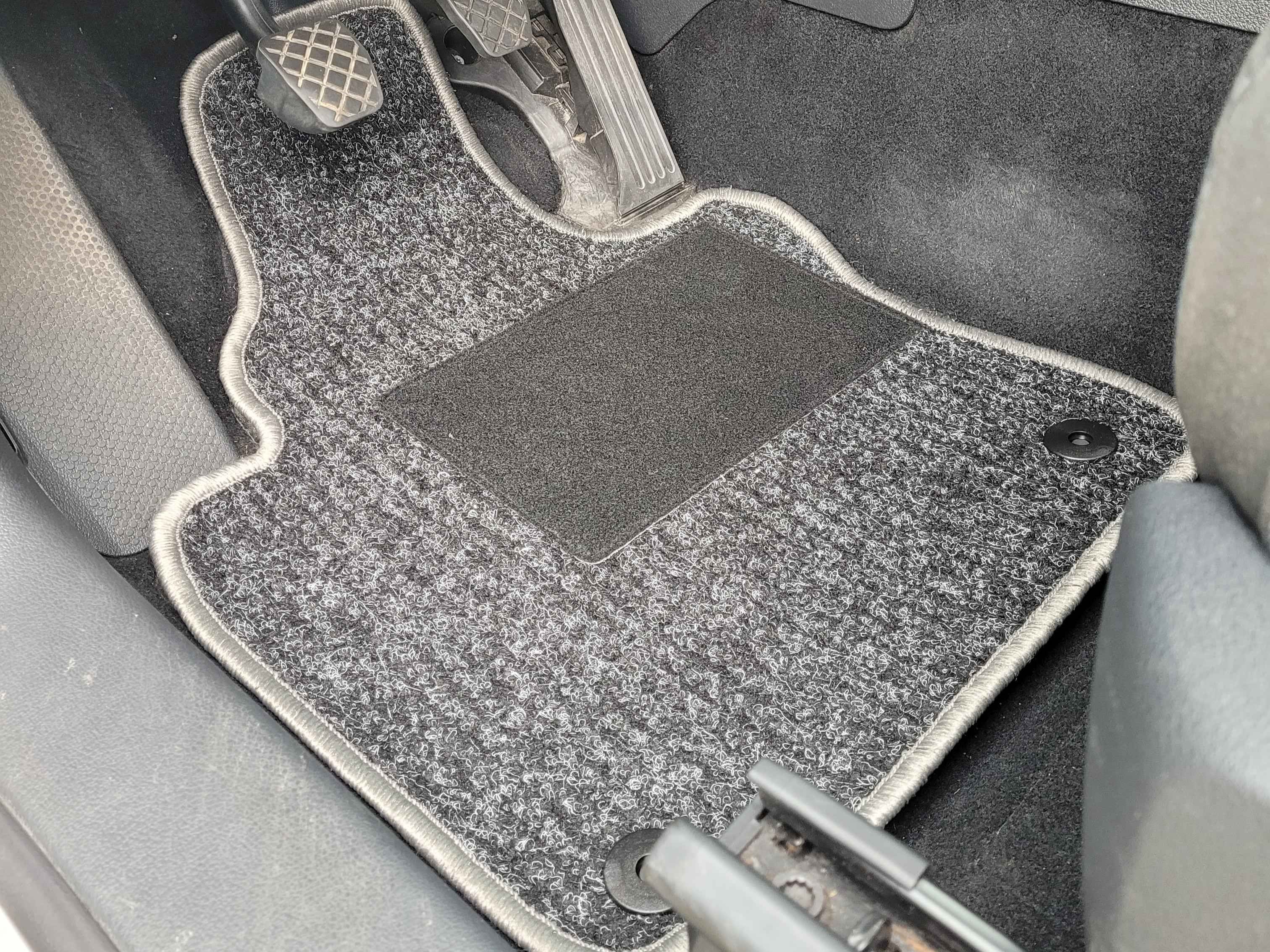 Lagerrest: Fußmattenset passend für VW Caddy III + IV 2K, 2C, SA, Robust anthrazit, Umrandung grau
