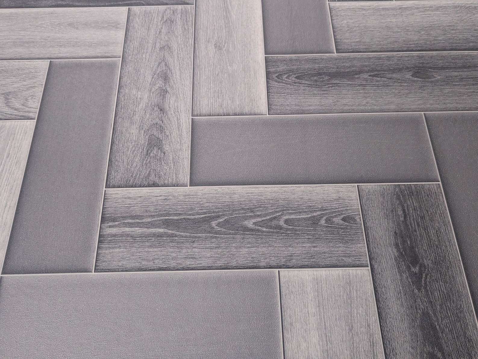 PVC Bodenbelag Vinylboden in dunklem Parkett - Edle Holzstruktur mit Steinoptik