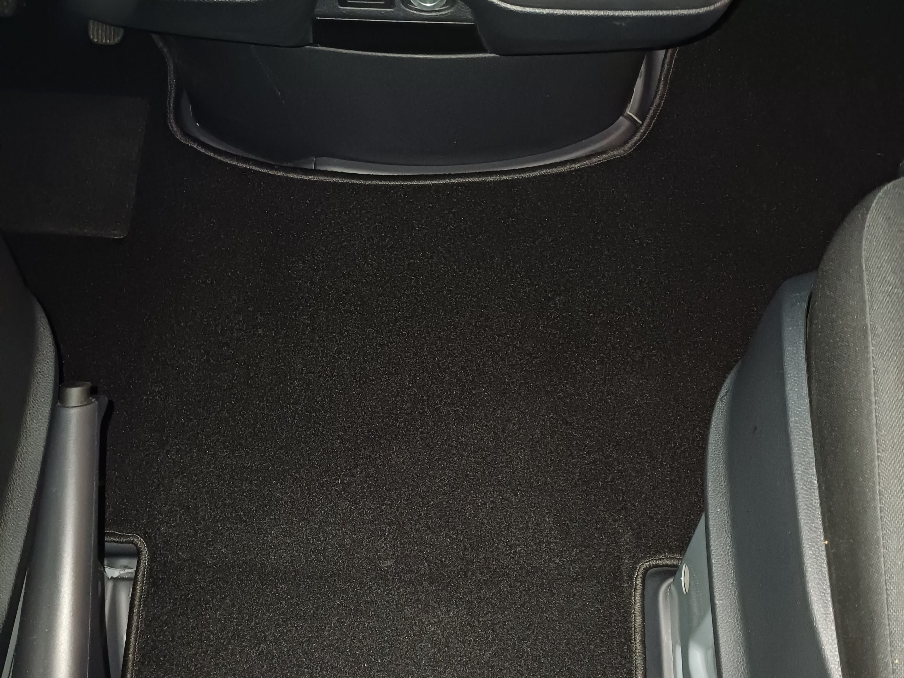 Fußmatten passend für Mercedes Sprinter Typ B907, B910 manuelle Handbremse 2-Sitzer (Baujahr 2018 - aktuell)