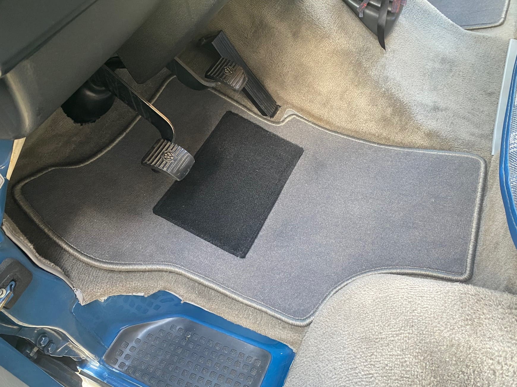 Lagerrest: Fußmattenset passend für VW T3 , Deluxe grau, Umrandung beige
