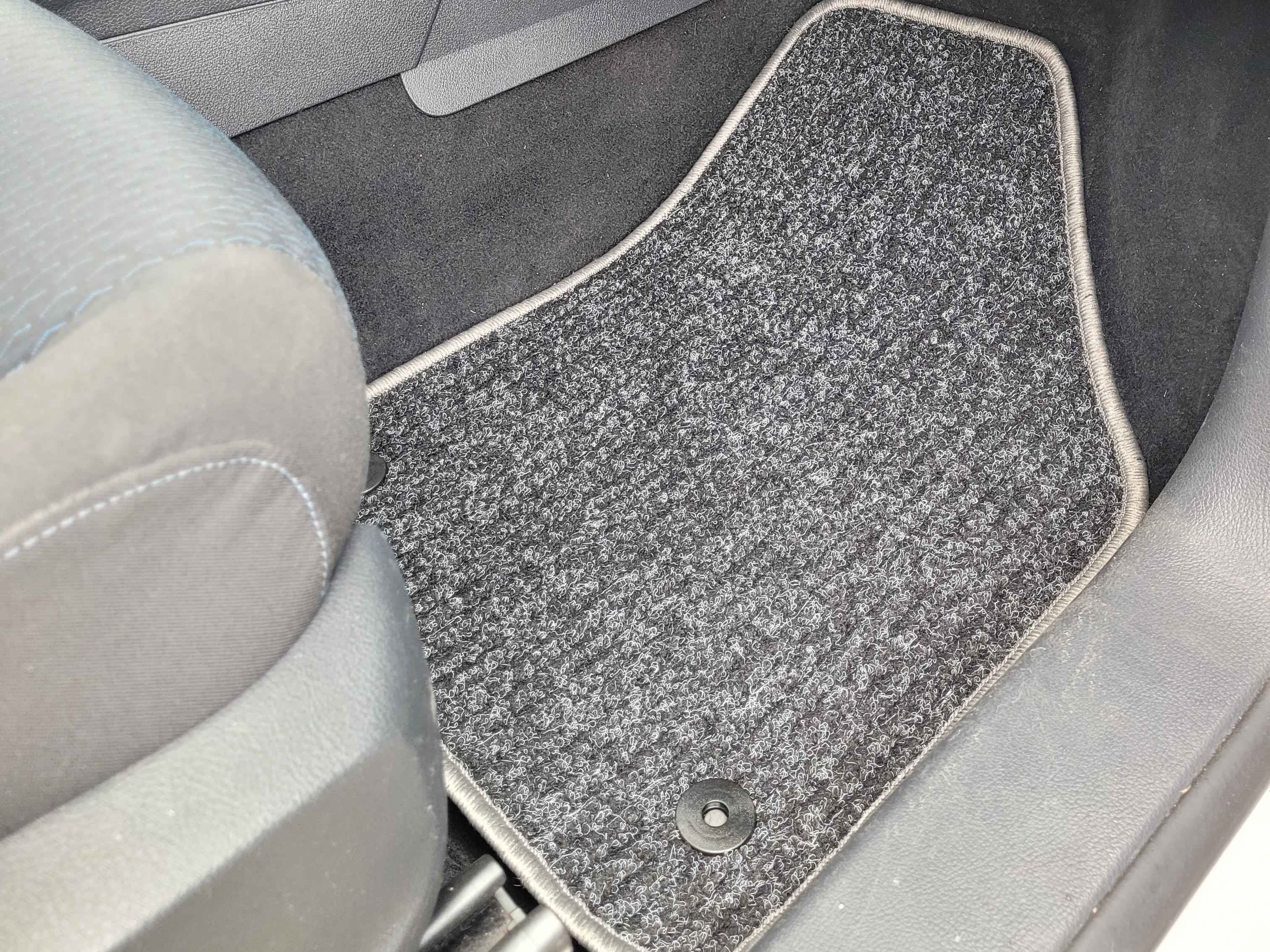 Lagerrest: Fußmattenset passend für VW Caddy III + IV 2K, 2C, SA, Robust anthrazit, Umrandung grau