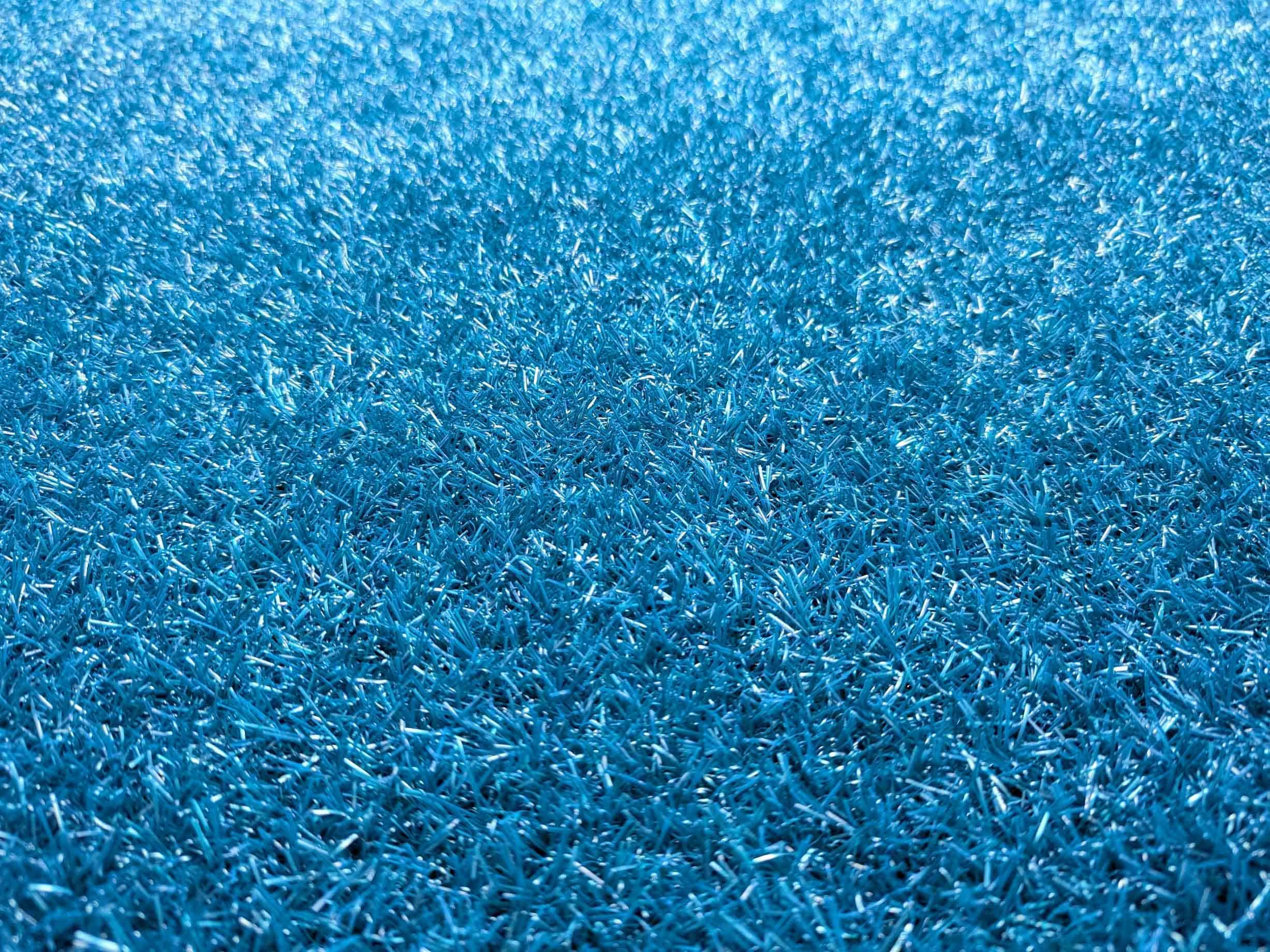 Hoher Kunstrasen Super Modern | Outdoor-Rasenteppich in Schwarz & Blau