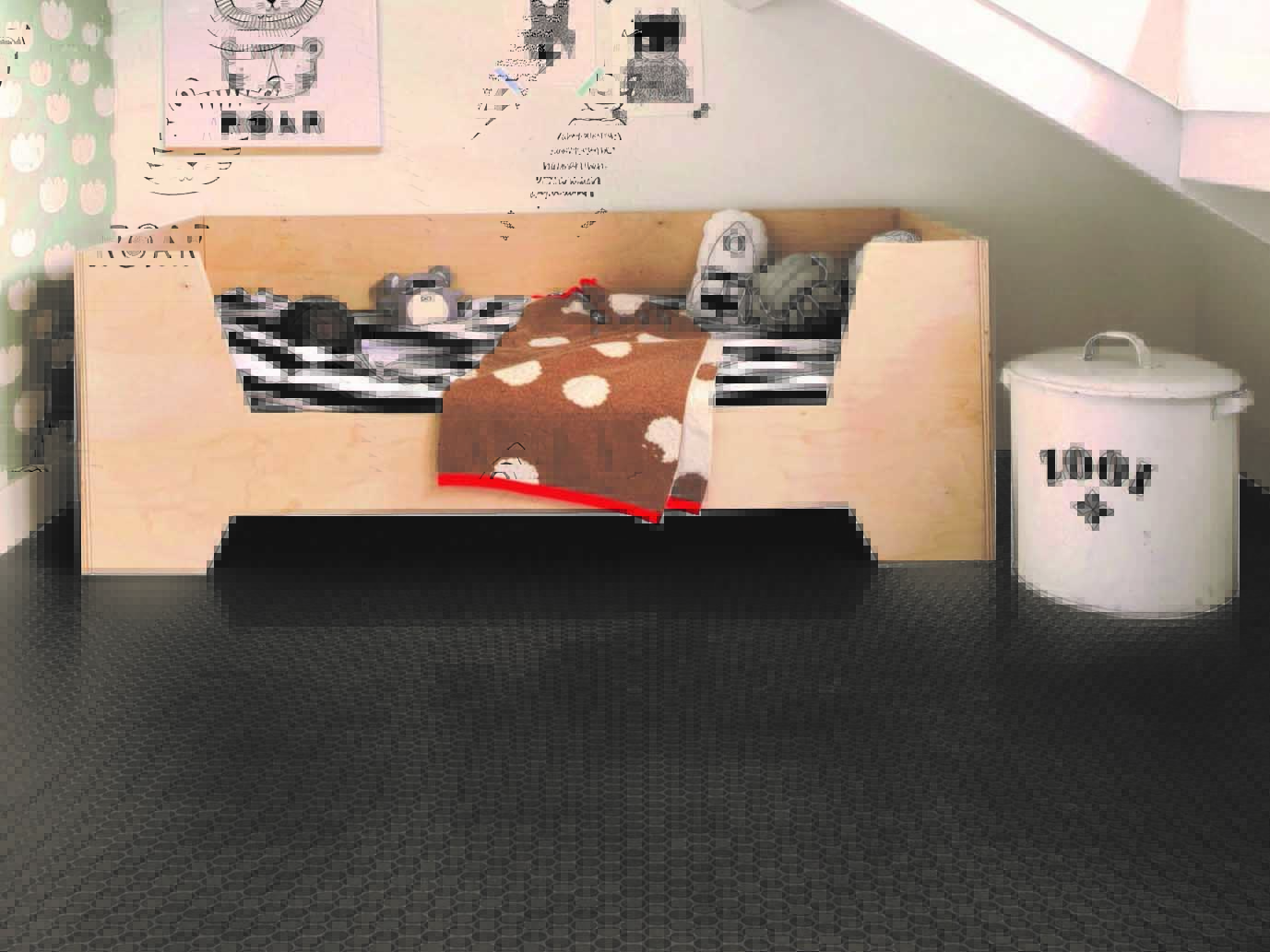 PVC mit schwarzen Punkten 4