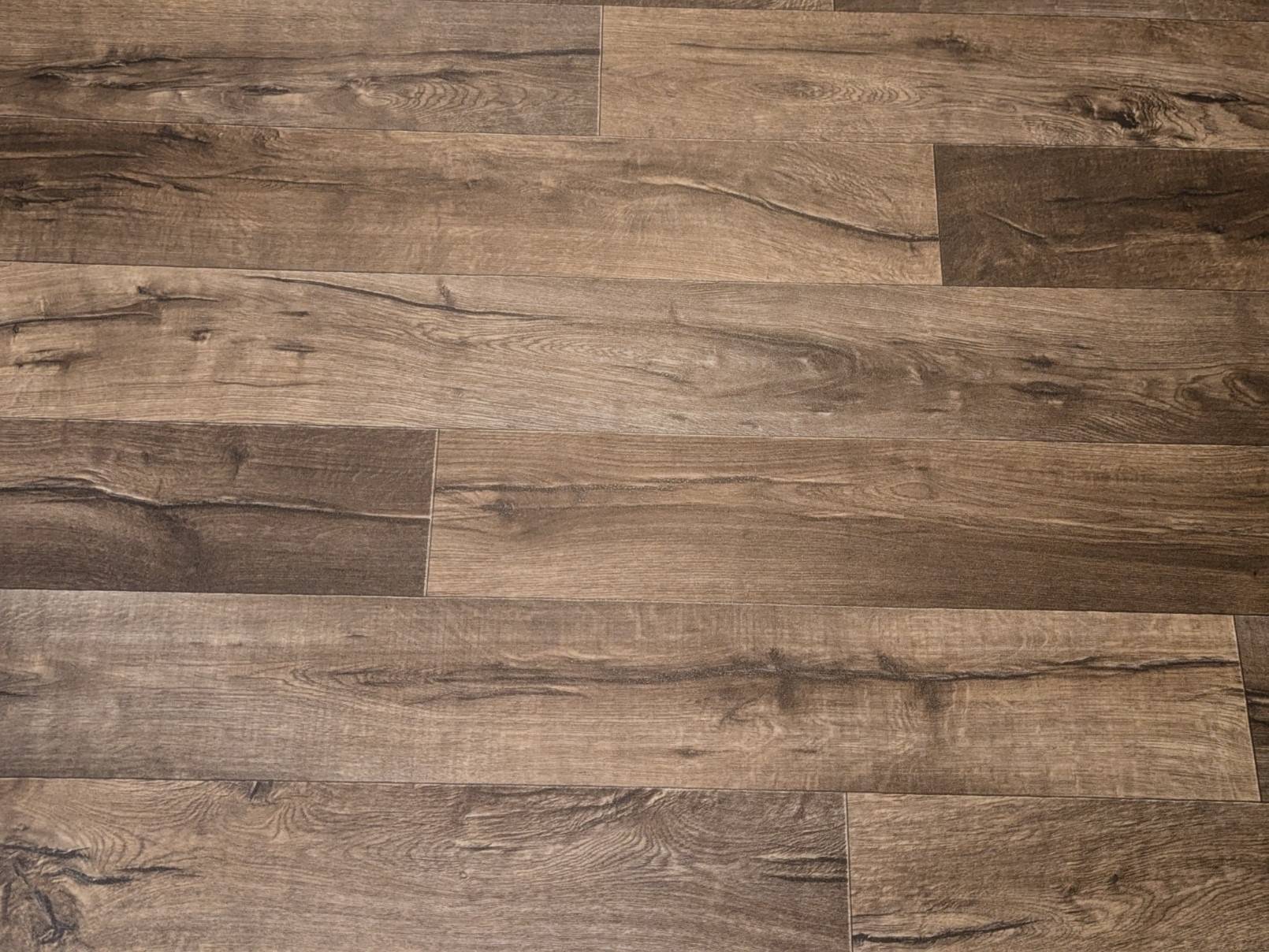 PVC Bodenbelag Vinylboden in kontrastreicher Holz Optik