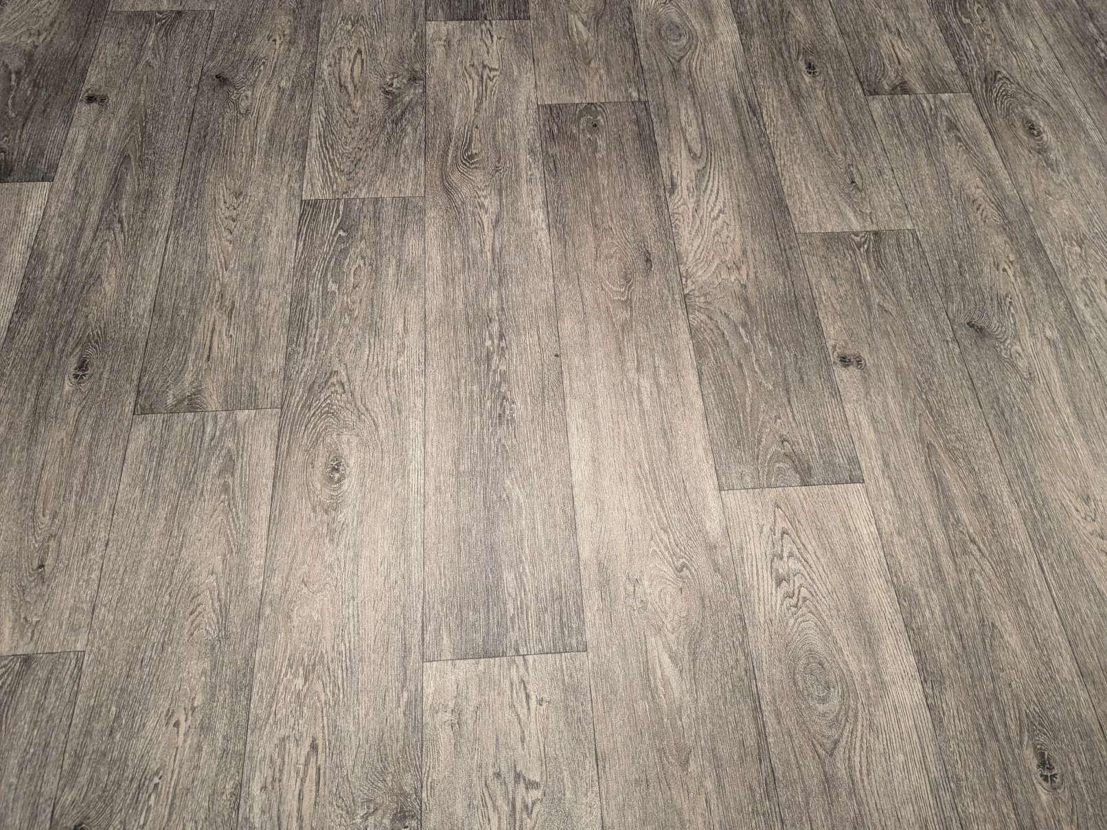 PVC Bodenbelag Vinylboden mit breiten Landhausdielen in feiner Maserung