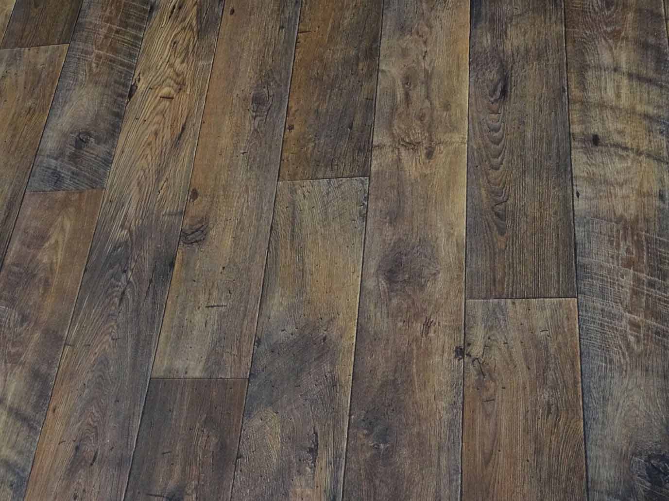 PVC in Holz-Optik nach grober Landhaus-Art