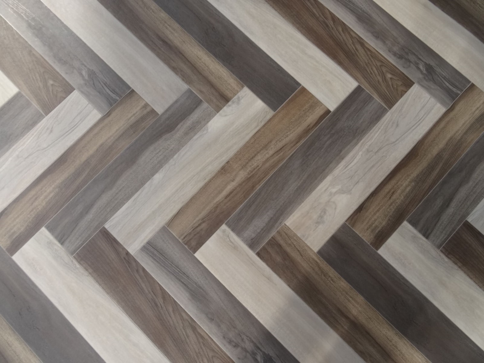 PVC Boden Fischgrätmuster – Holzoptik Grau/Natur, diagonal verlegt