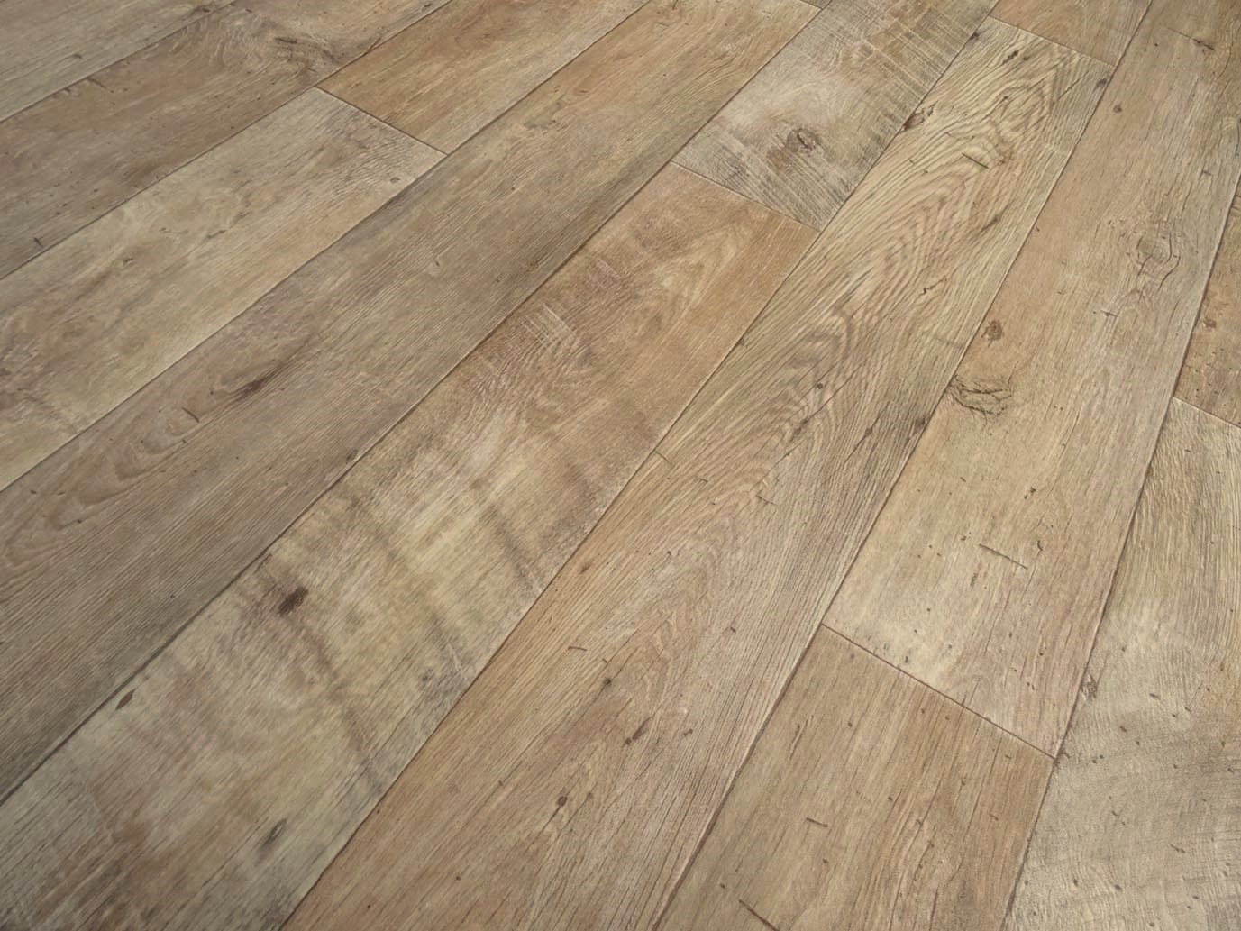 PVC in robuster, natürlicher Holz-Optik 2