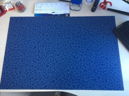 Schreibtischunterlage in Punkte-Muster aus PVC 60 x 90cm