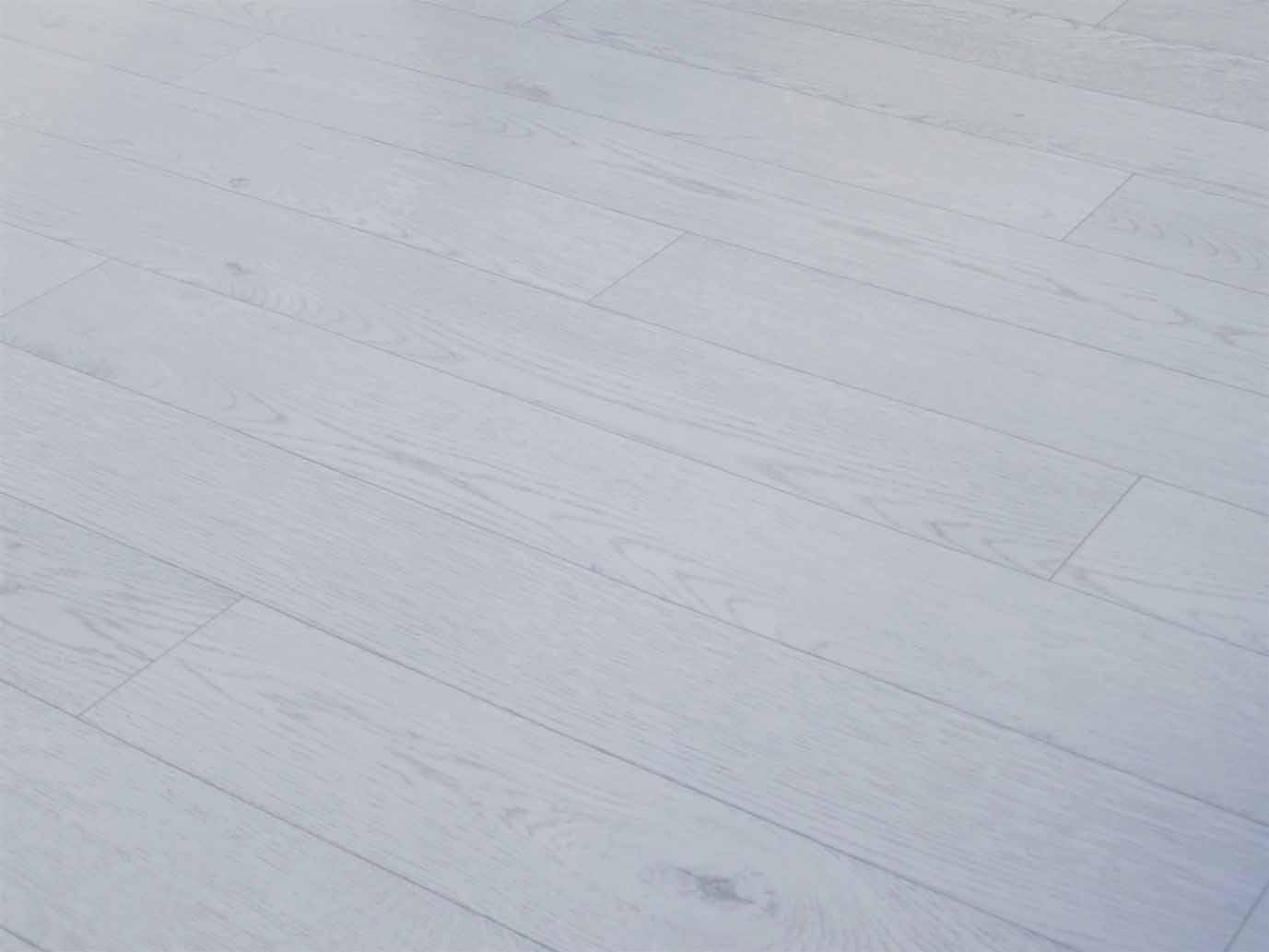 PVC in Holz-Optik mit hellem Hochglanz 1