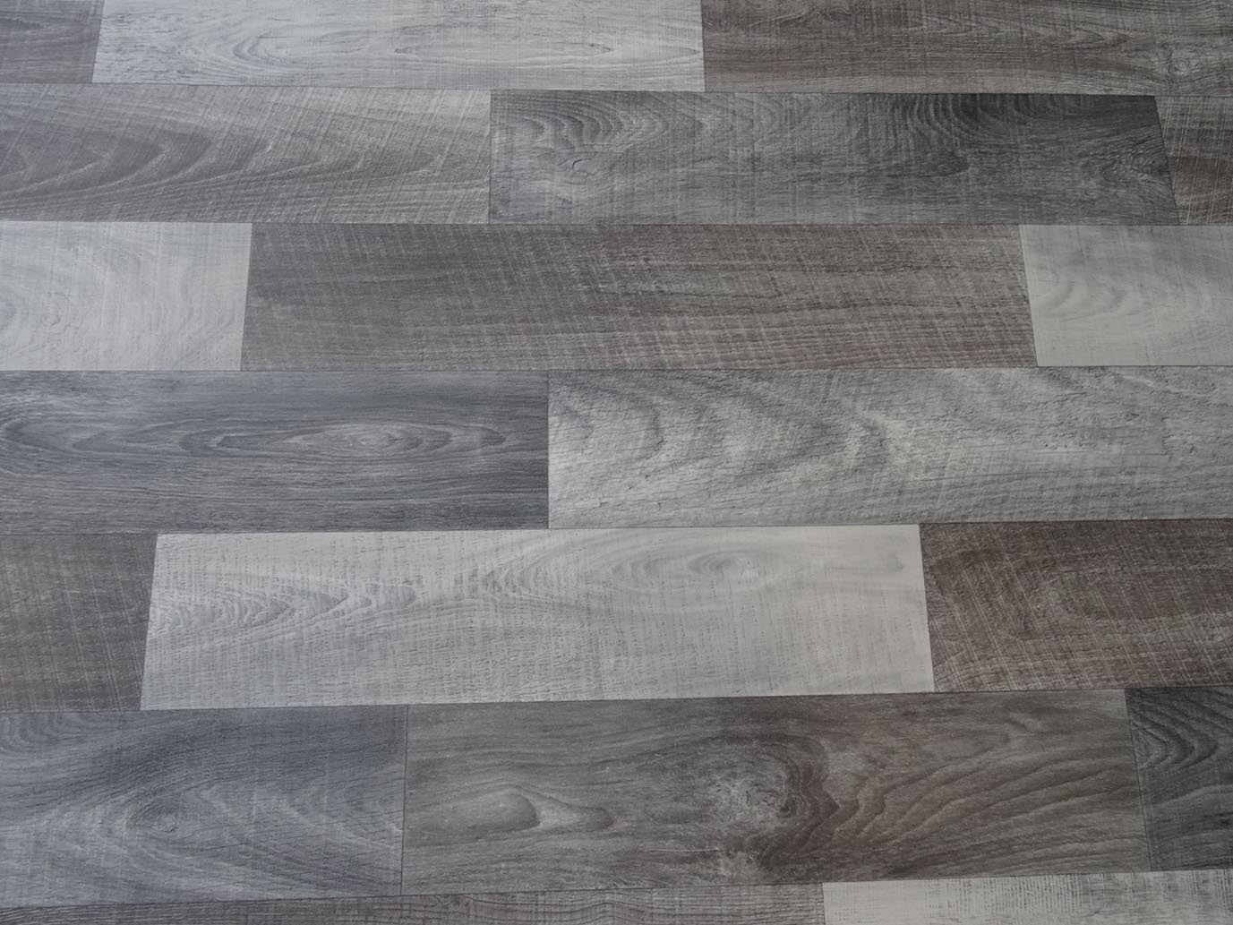PVC in klassischer, grauer Holz-Optik 4