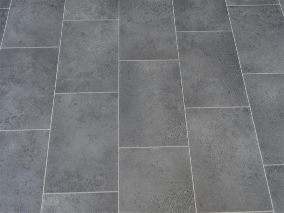 PVC in grauer Fliesen-Optik