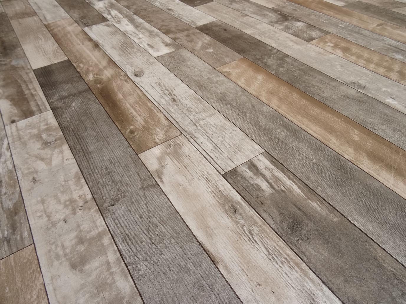 farbenfroher PVC in Holz-Optik 1