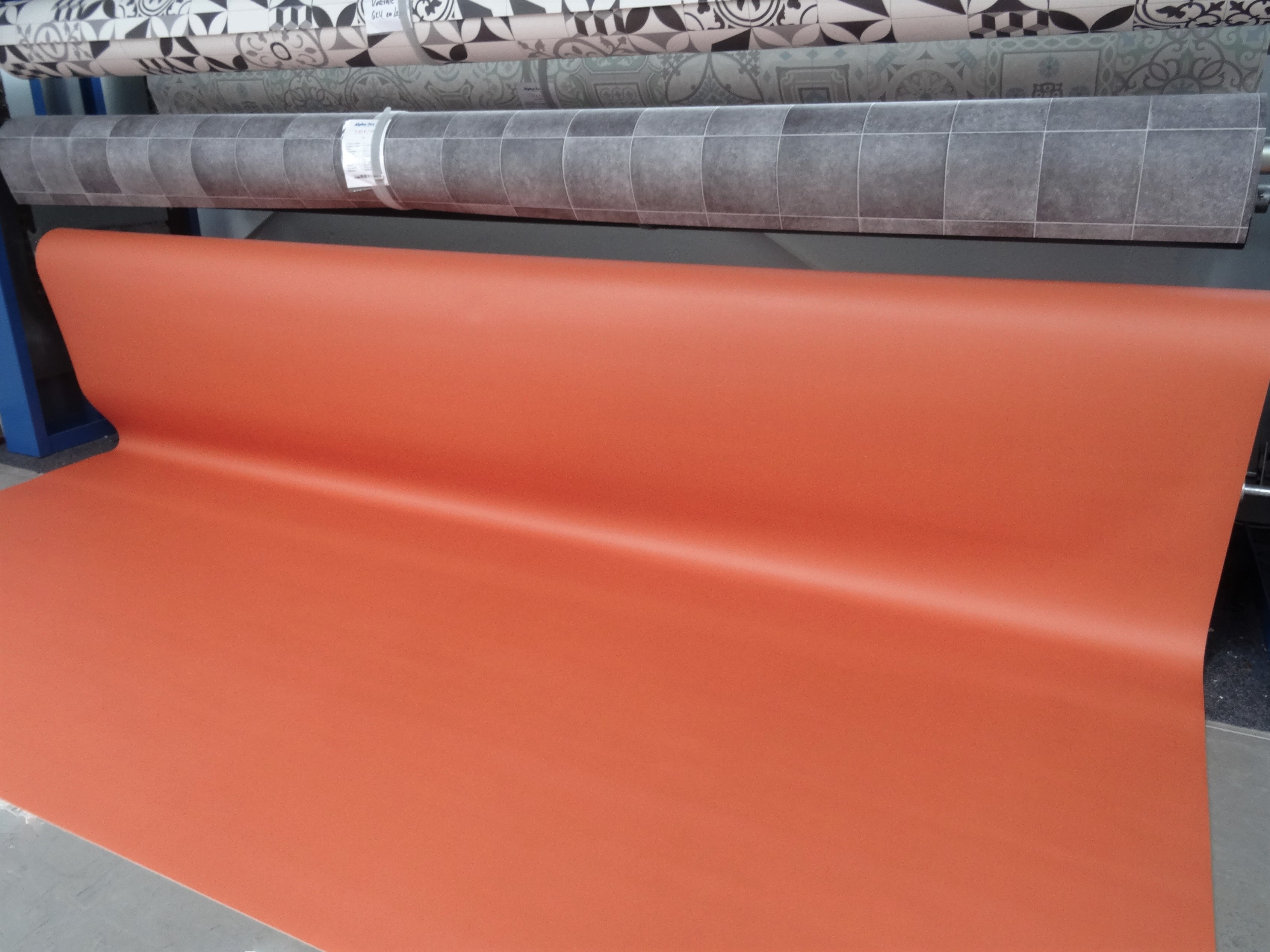 PVC flooring in matte uni salmon orange