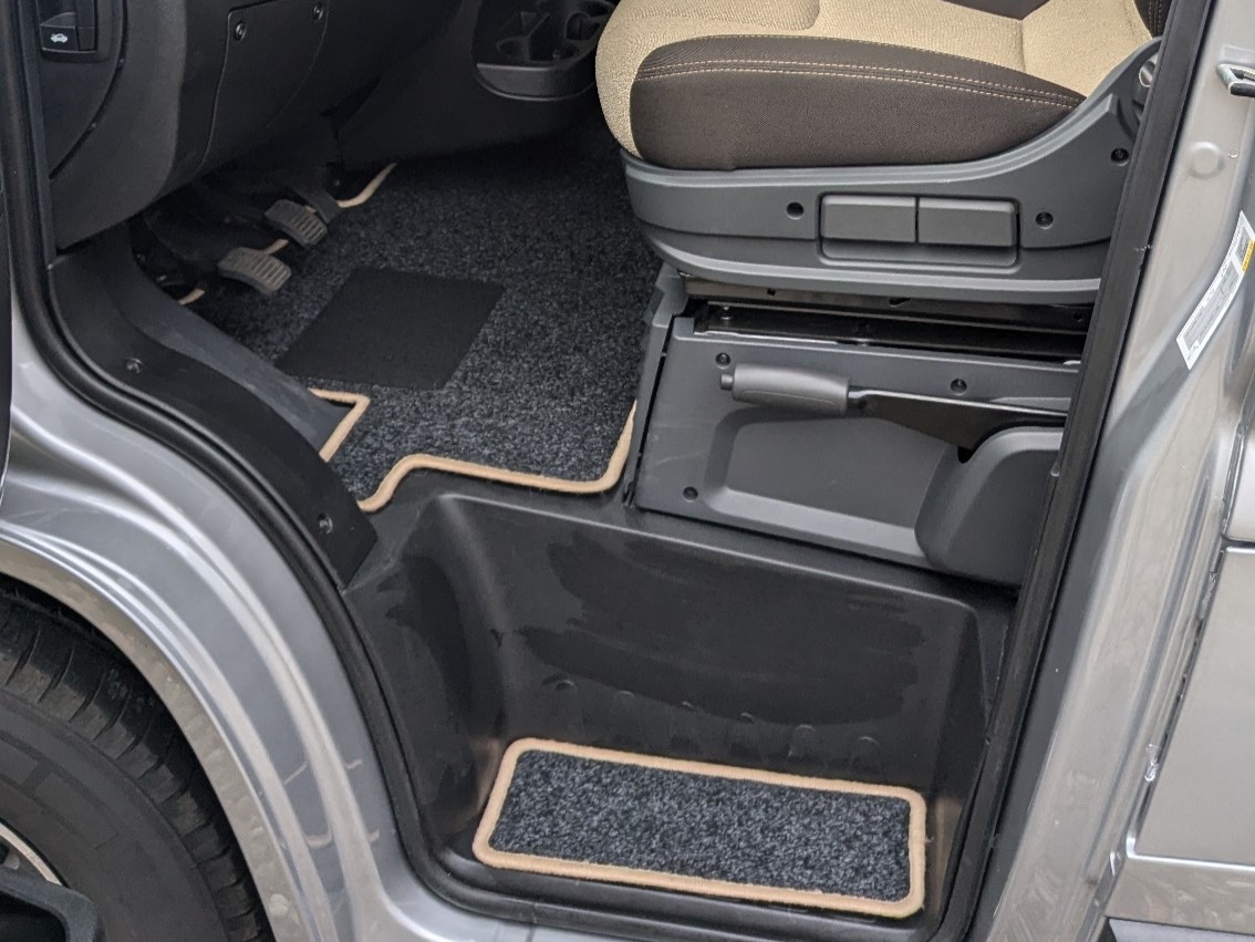 Remnant stock: car mats suitable for Citroen Jumper II 250, Hit anthrazit, warp colour red