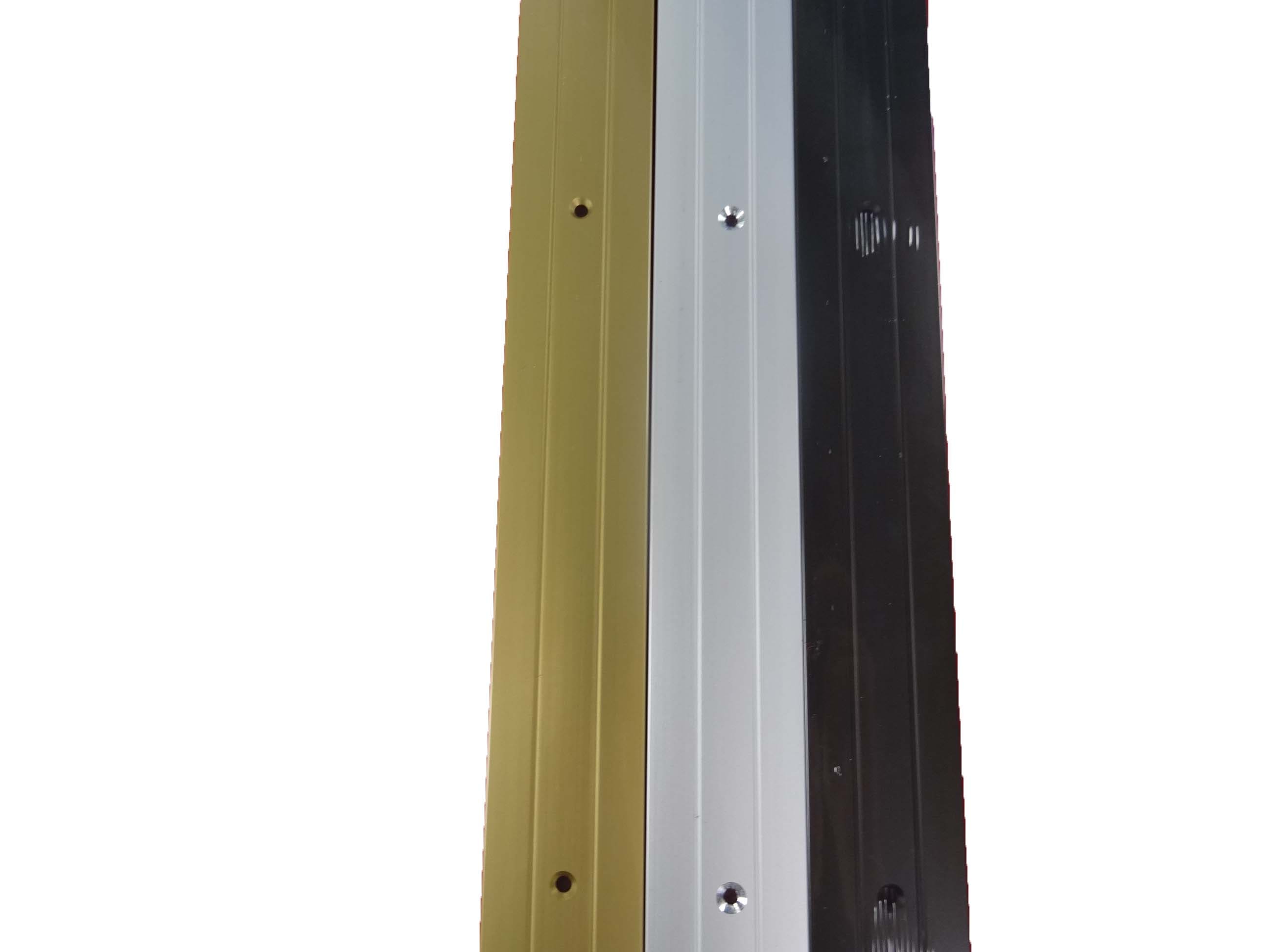 Aluminium overgangsprofiel om te schroeven, voor deurdrempels (1m) Aluminium overgangsprofiel om te schroeven, voor deurdrempels (1m)