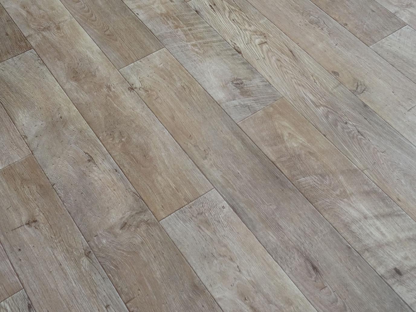 PVC in robuster, natürlicher Holz-Optik 1