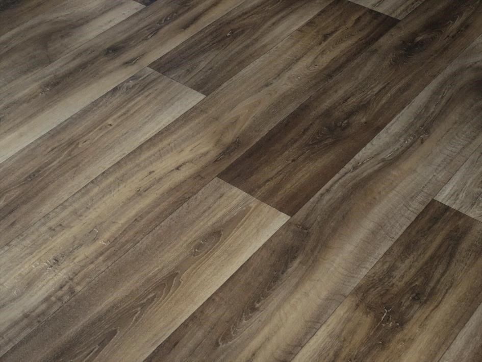 PVC in Holz-Optik mit exquisieter Struktur 1