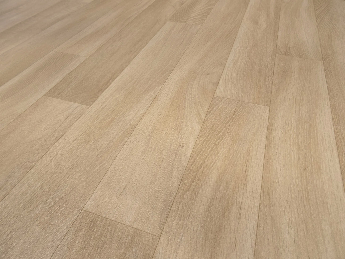 PVC in Eschenholz-Optik 3