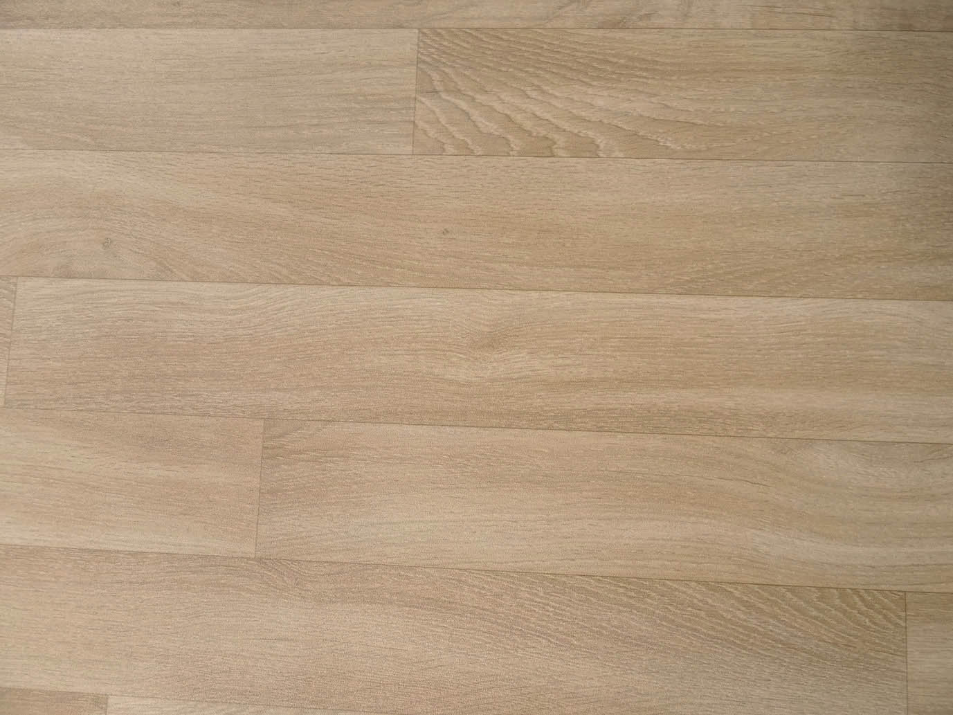 PVC in Eschenholz-Optik 1