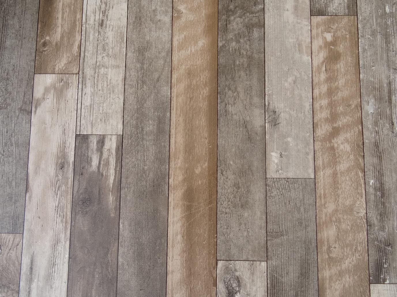farbenfroher PVC in Holz-Optik 3