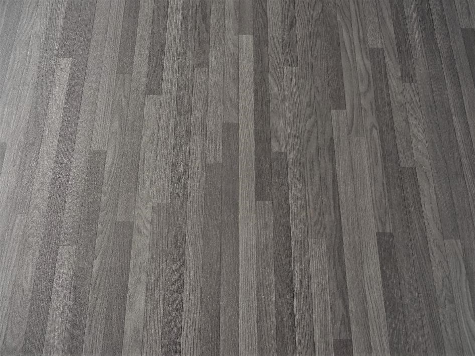 PVC in grauer, schmaler Holz-Optik