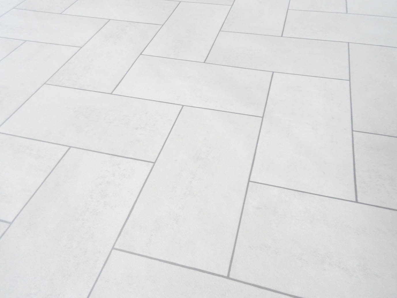 weißer PVC in rautenförmiger Fliesen-Optik 2