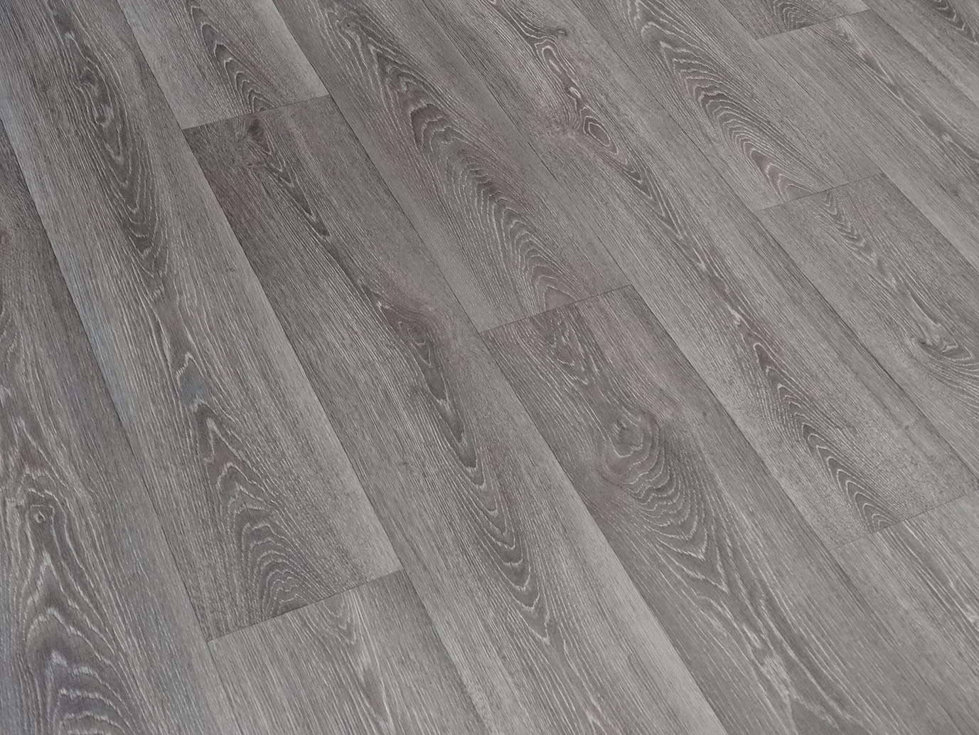 PVC in natürlicher, anthraziter Holz-Optik