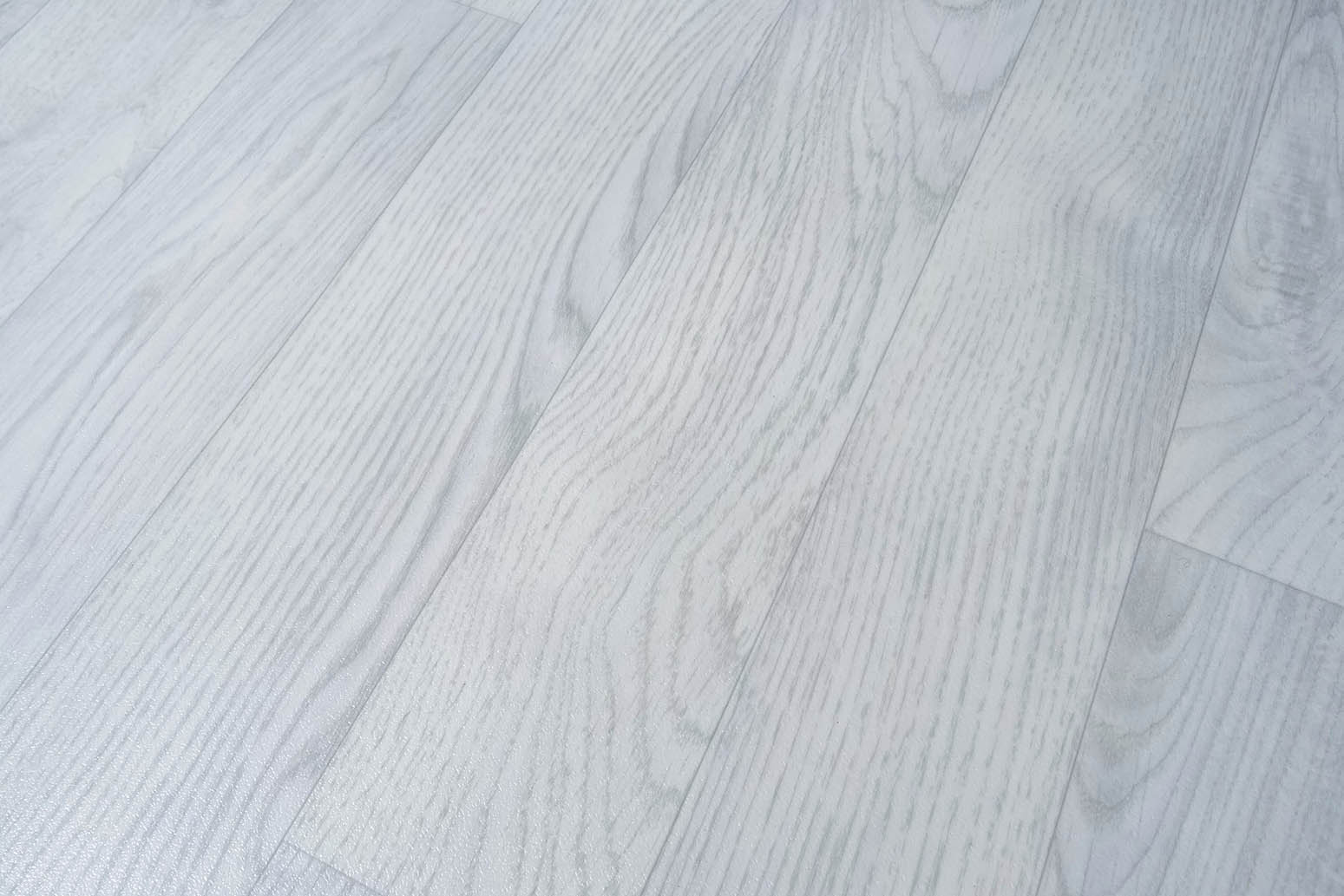 gleichmäßiger, heller PVC in Holz-Optik 3
