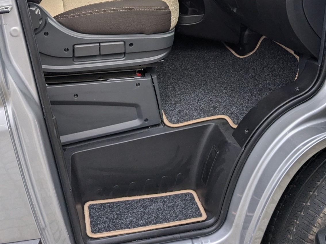 Remnant stock: car mats suitable for Citroen Jumper II 250, Hit anthrazit, warp colour red