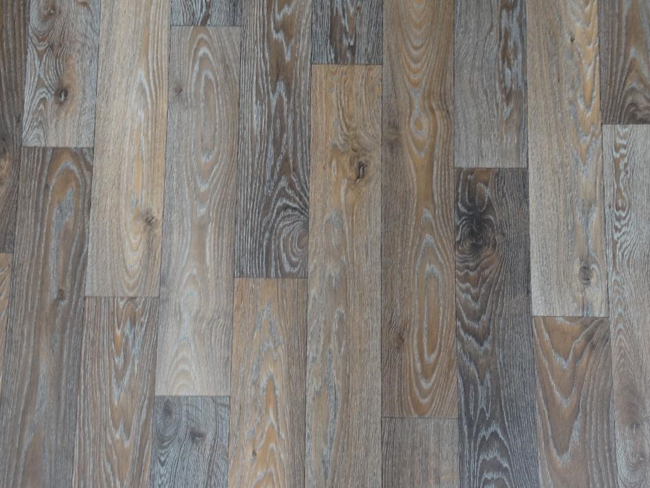 PVC in Holz-Optik mit ausgeprägter Struktur 4