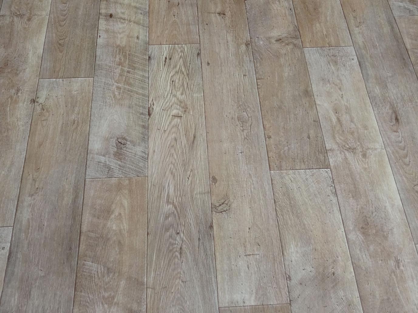 PVC in robuster, natürlicher Holz-Optik 4