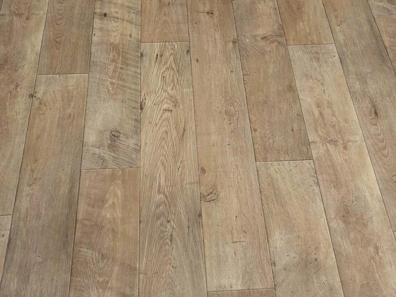 PVC in robuster, natürlicher Holz-Optik 4