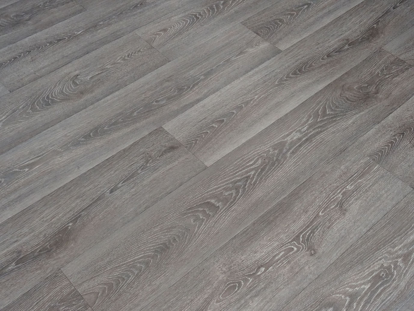 PVC in natürlicher, anthraziter Holz-Optik 2