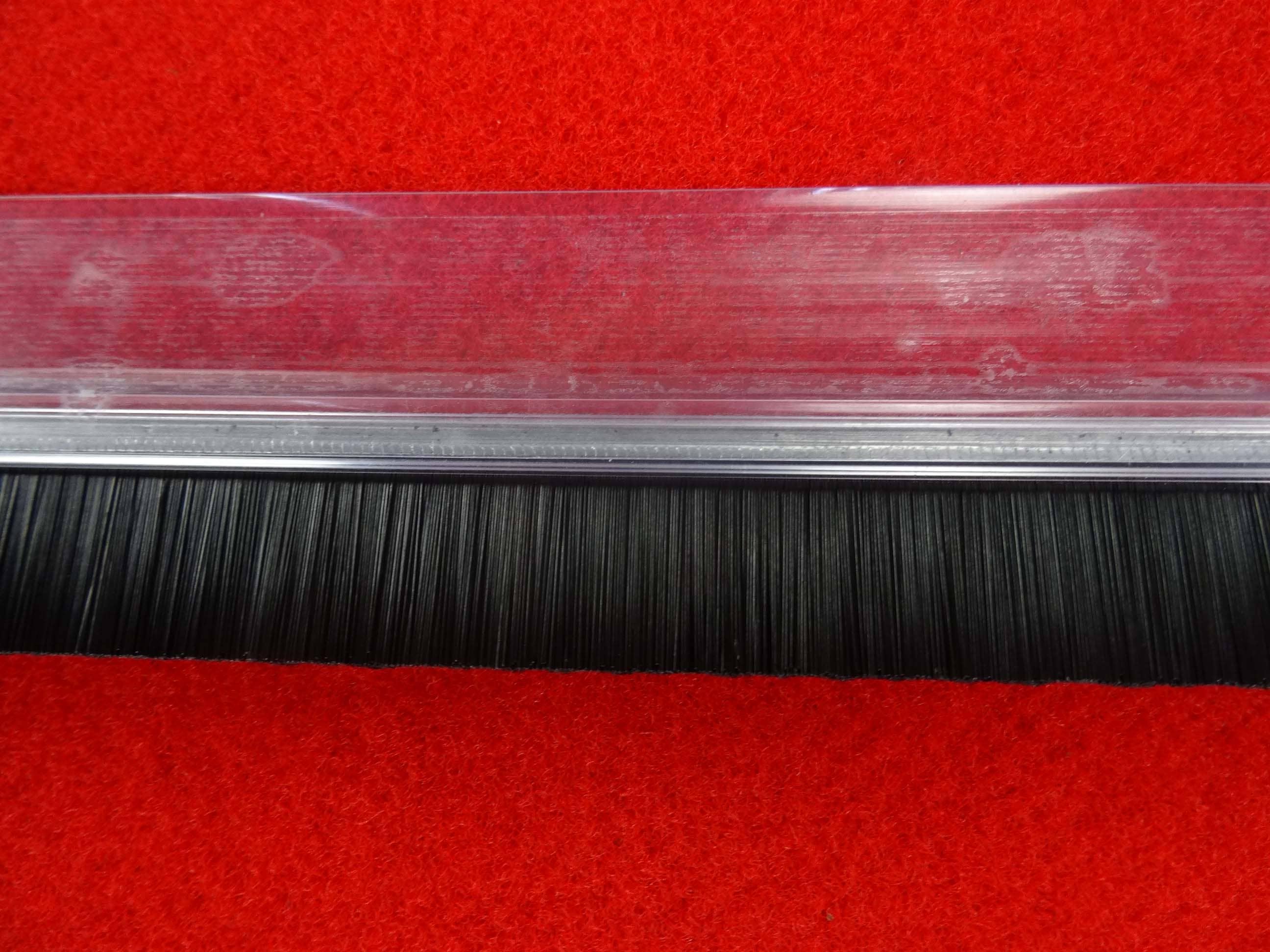 Door bottom seal with bristles (1m)