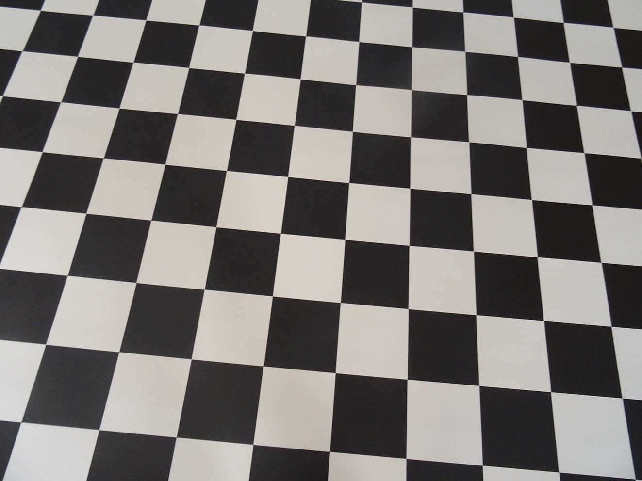 PVC in klassischer Schachbrettoptik, schwarz weiß 3