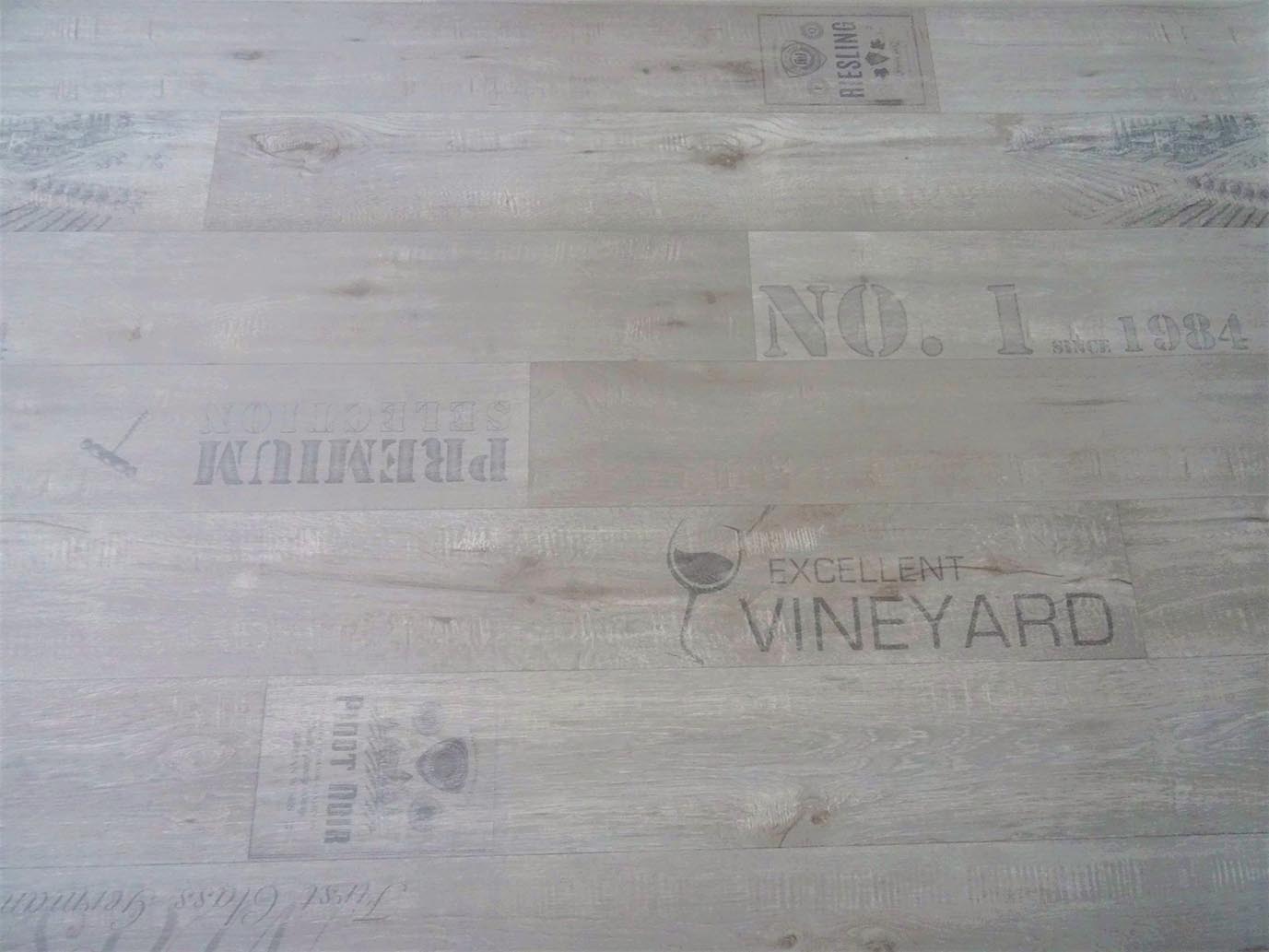 PVC in Holz-Optik mit kulinarischer Schrift 3