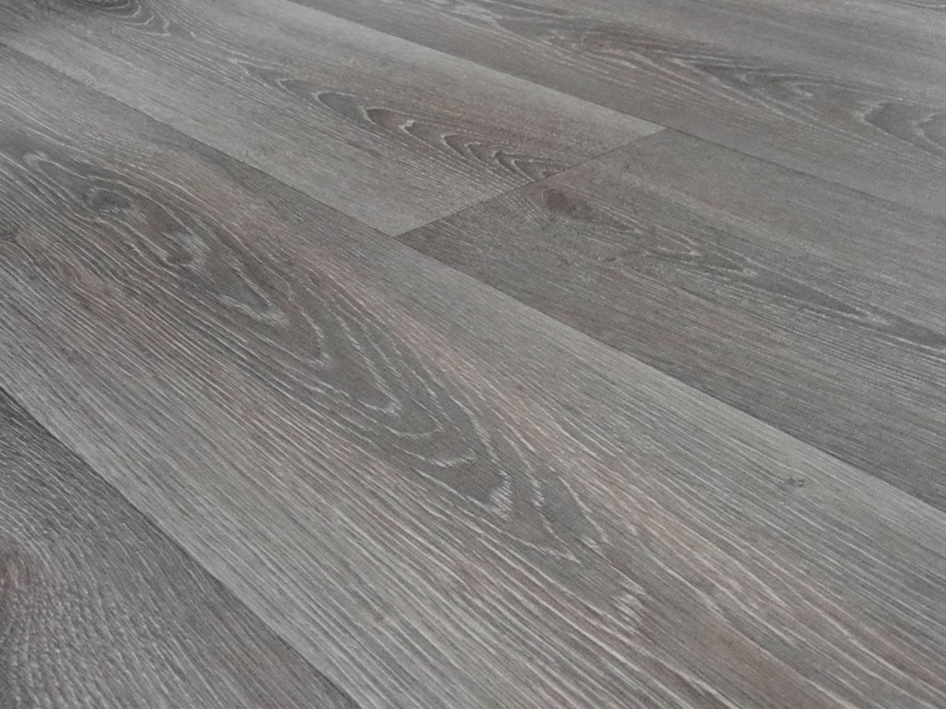 PVC in natürlicher, anthraziter Holz-Optik 4