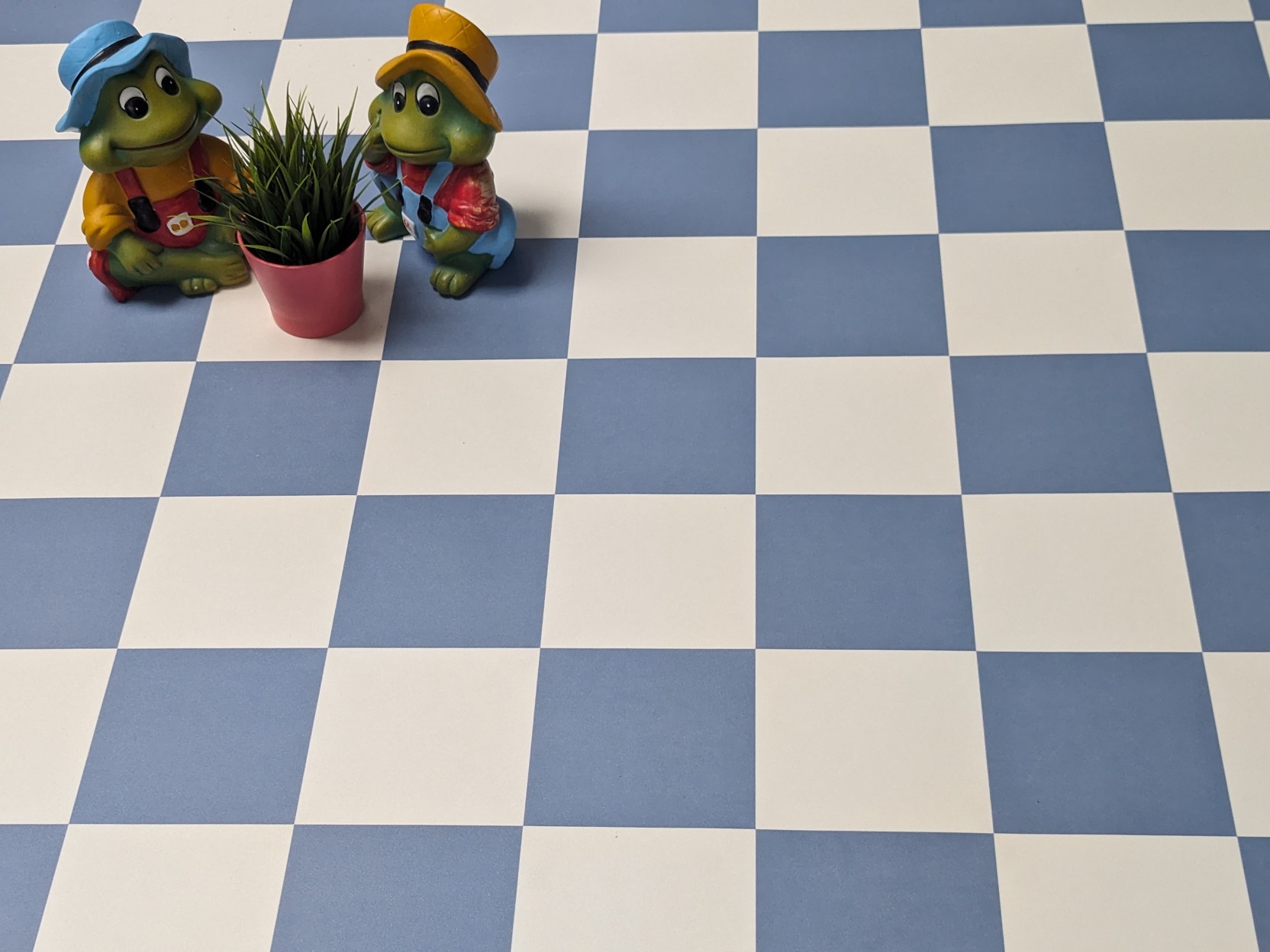 PVC Bodenbelag in blau weissem Schachbrett