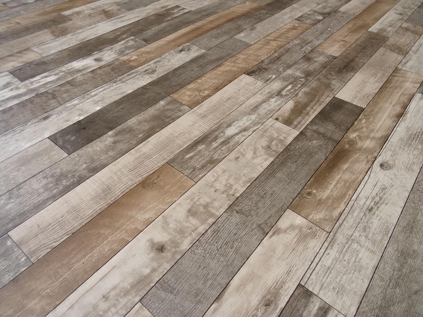 farbenfroher PVC in Holz-Optik 2