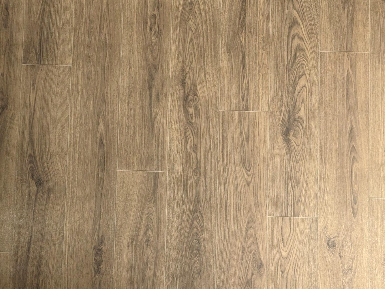 PVC-vloerbedekking: vinylvloer in eiken planken – Natuurlijke houtlook in brede planken