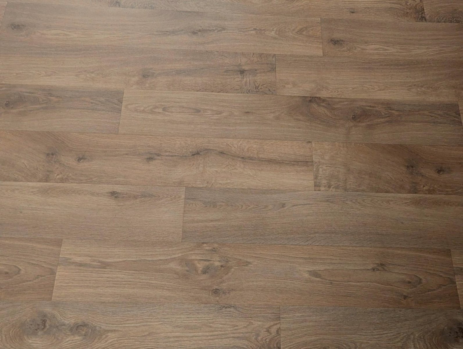 PVC flooring: vinyl flooring with a cosy wood-effect finish and natural grain