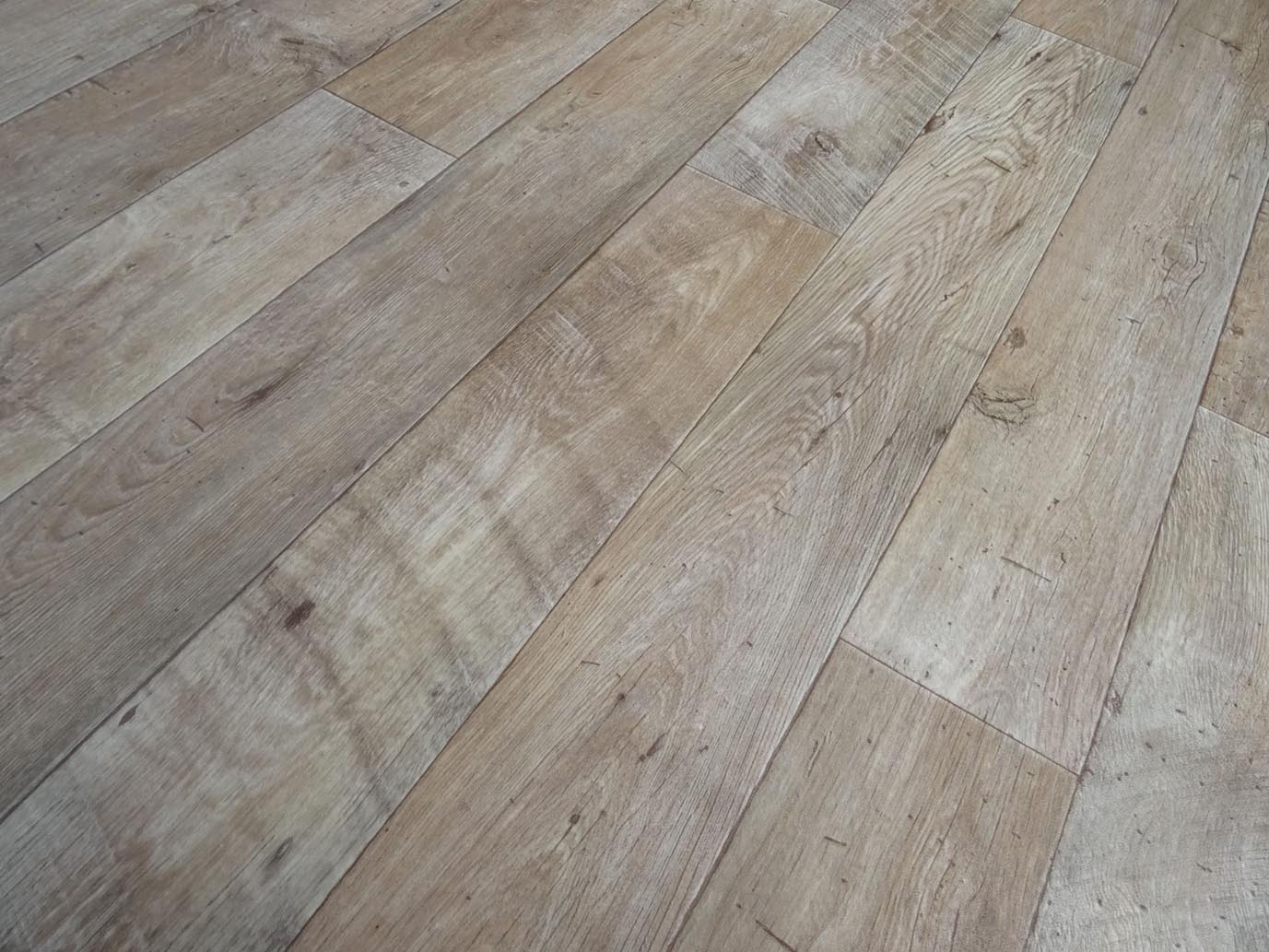 PVC in robuster, natürlicher Holz-Optik 2